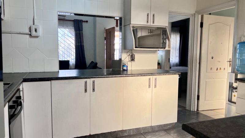 2 Bedroom Property for Sale in Silvertown Western Cape